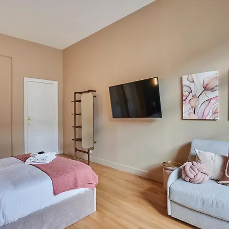 Elegant 2-bedroom - Trocadero Apartment