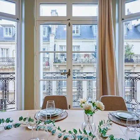 Elegant 2-bedroom - Trocadero