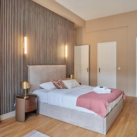 Elegant 2-bedroom - Trocadero Apartment