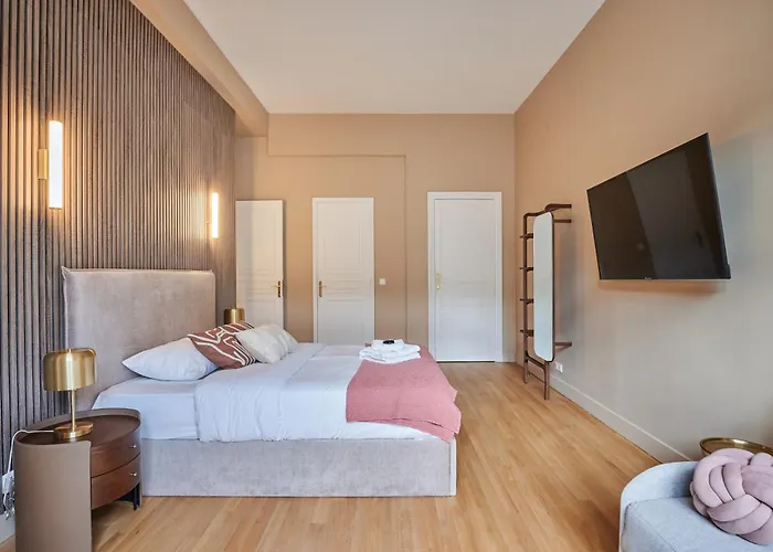 Elegant 2-bedroom - Trocadero * Париж