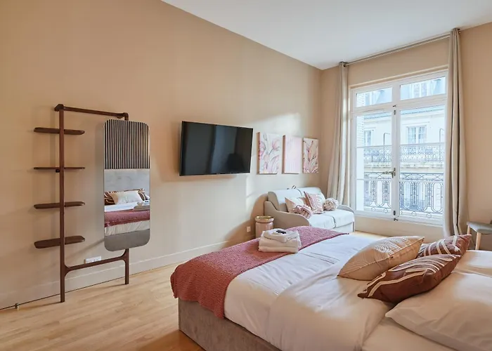 Elegant 2-bedroom - Trocadero Париж